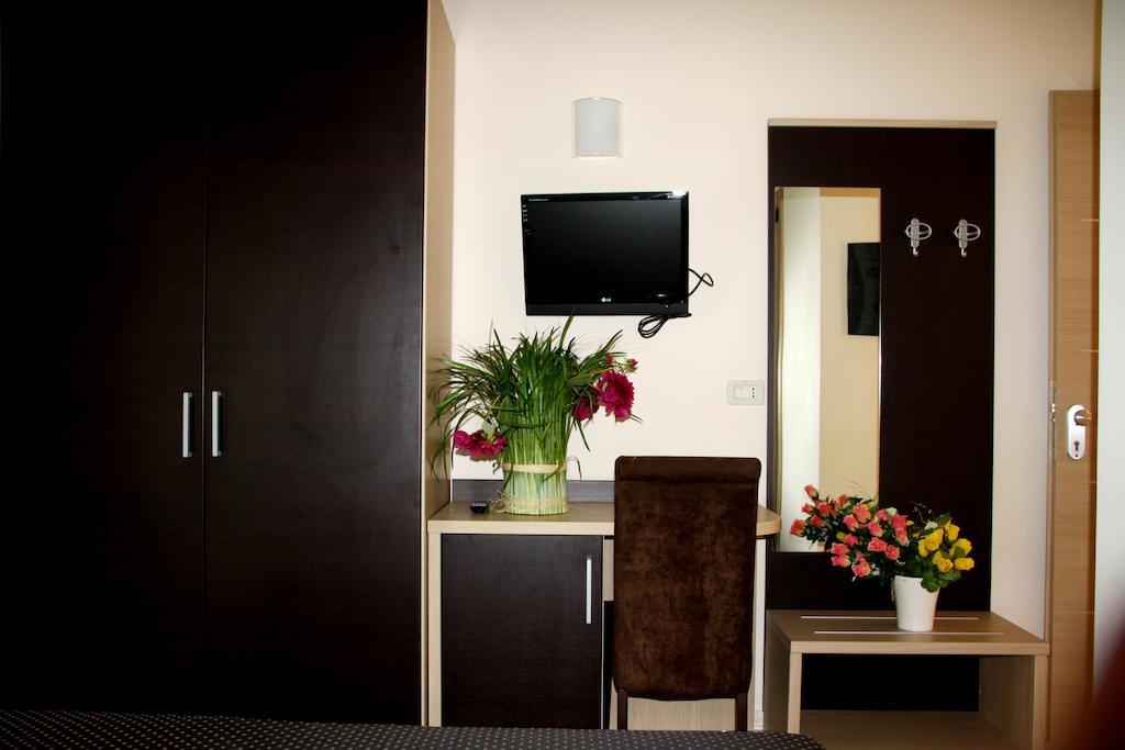 Hotel Monica Cervia Oda fotoğraf